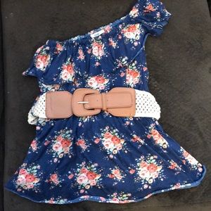 Navy floral off shoulder 💙